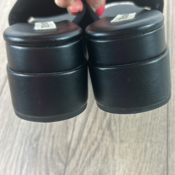 Perfect like new Steve Madden slinky black platformm slides 6.5 - Picture 4 of 5